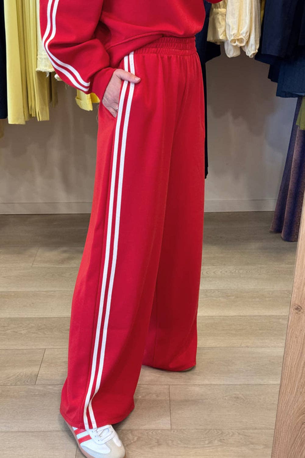 Varsity Striped Detail Crewneck Pullover Elastic Sweatpants 2pcs Outfit